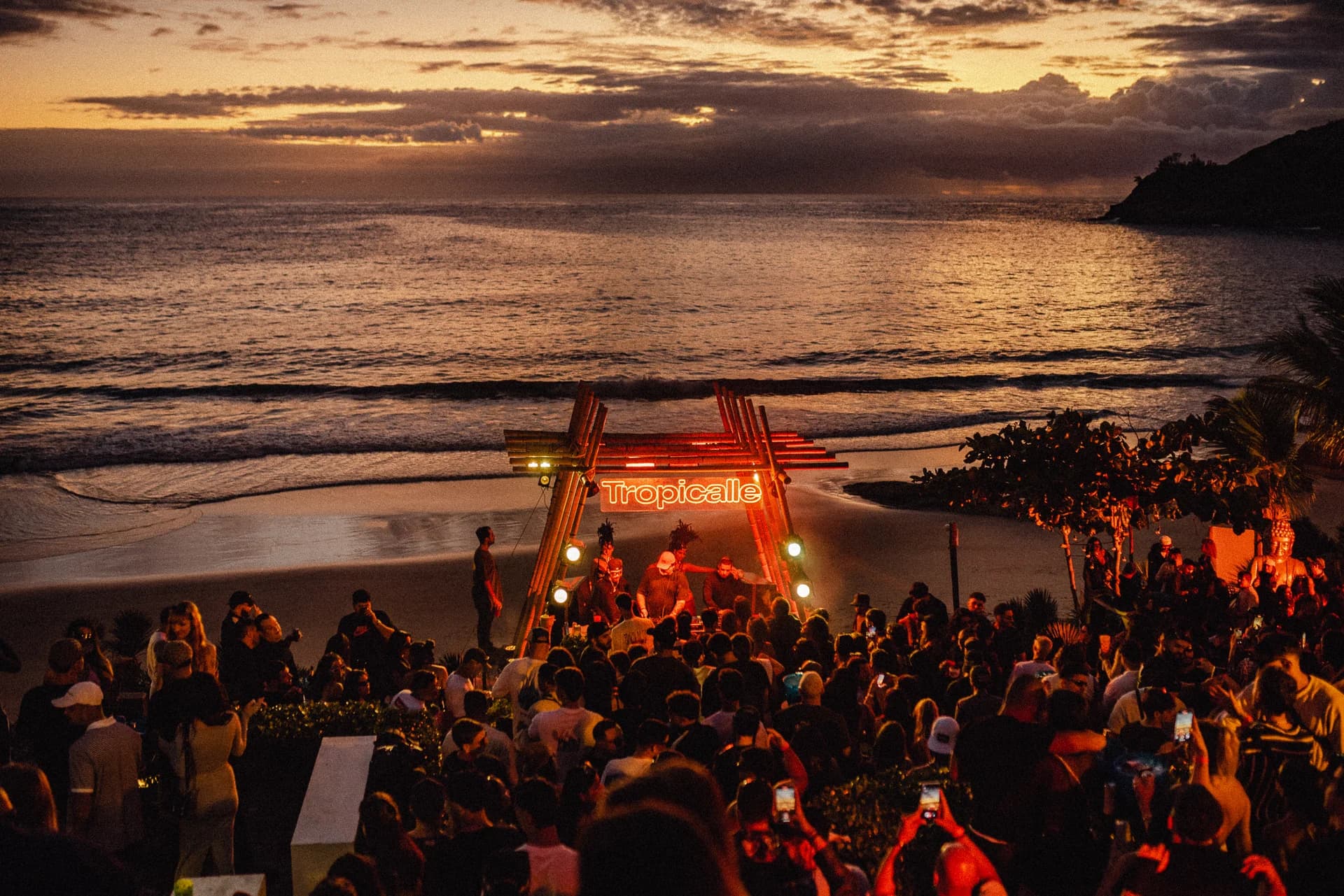 Silk Beach Club Búzios - Festa open air na Praia Brava