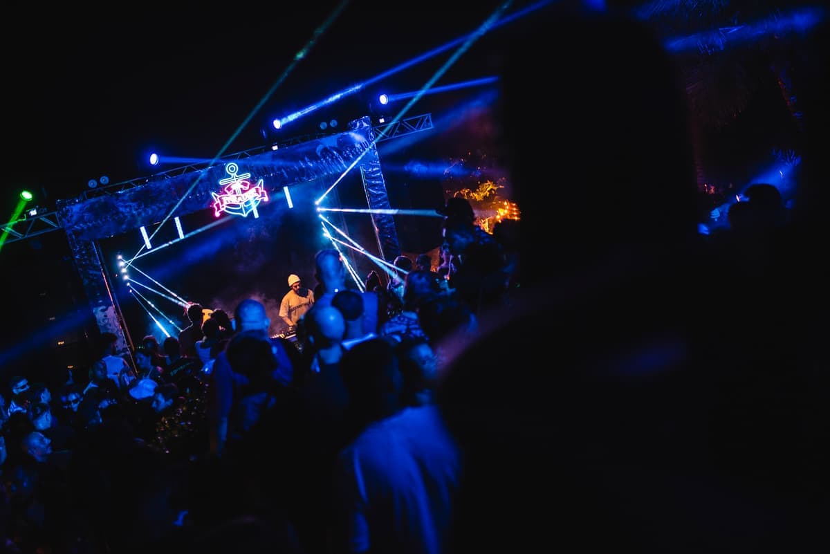 Crowd Night